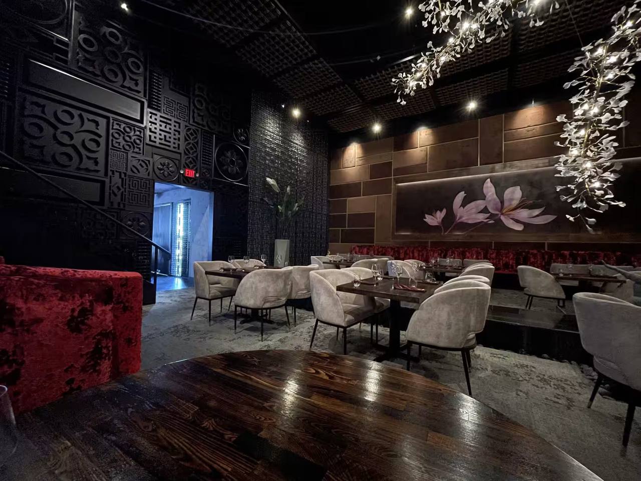 Saffron Lounge dining room