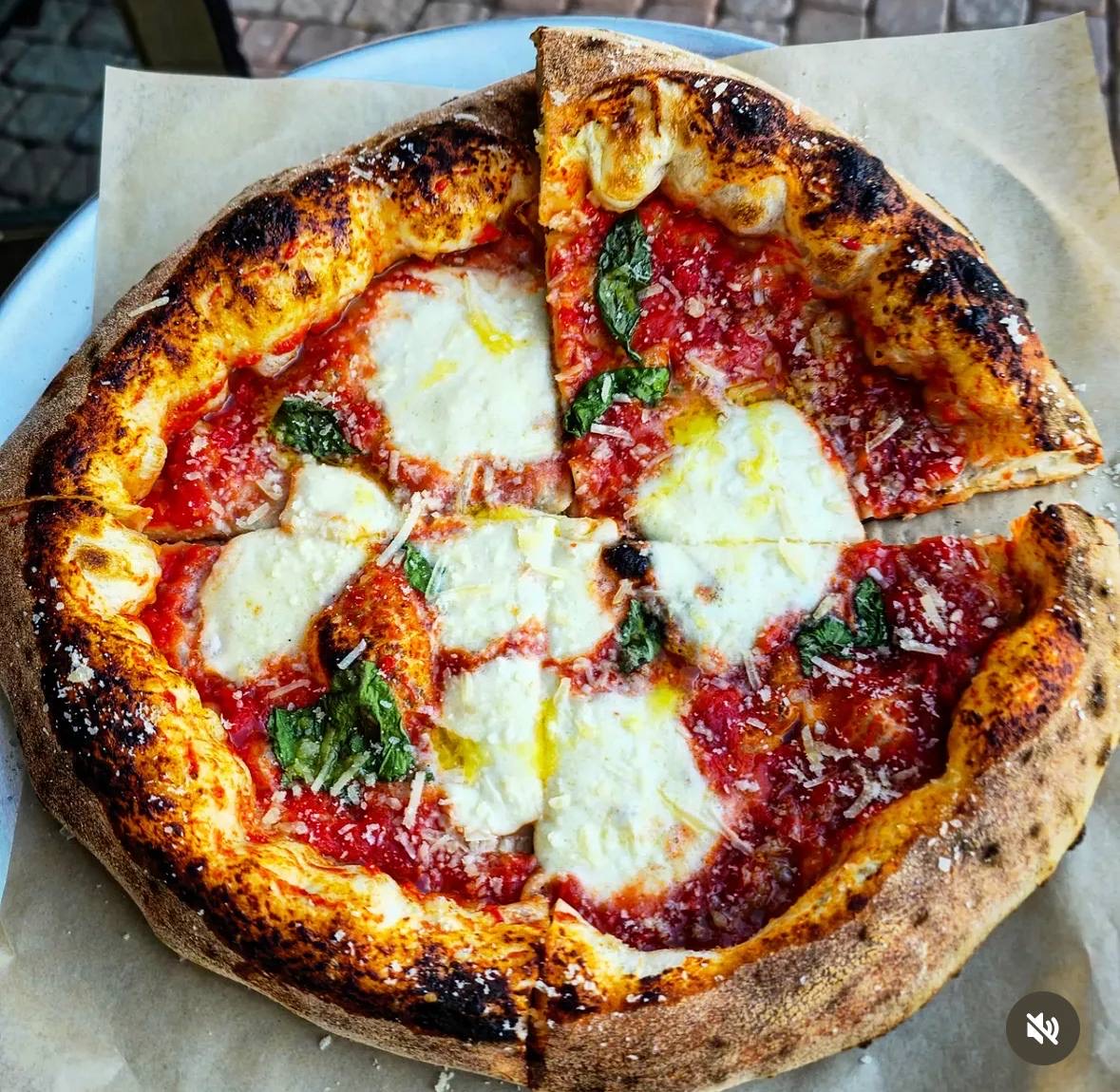 Margherita with fresh mozzarella