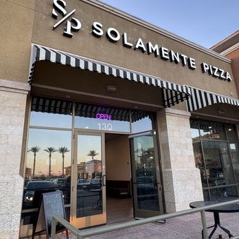 Solamente Pizza storefront