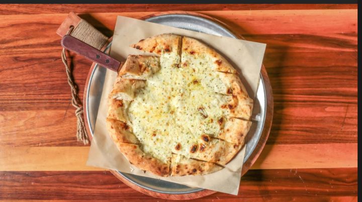 White pizza with ricotta and olive oil
